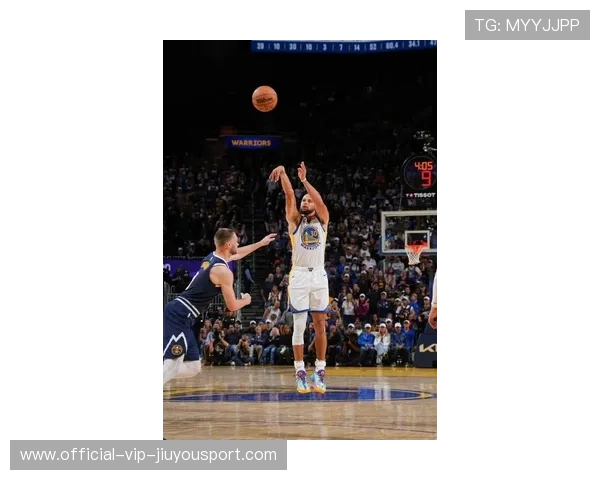 库里突破分球精准到位